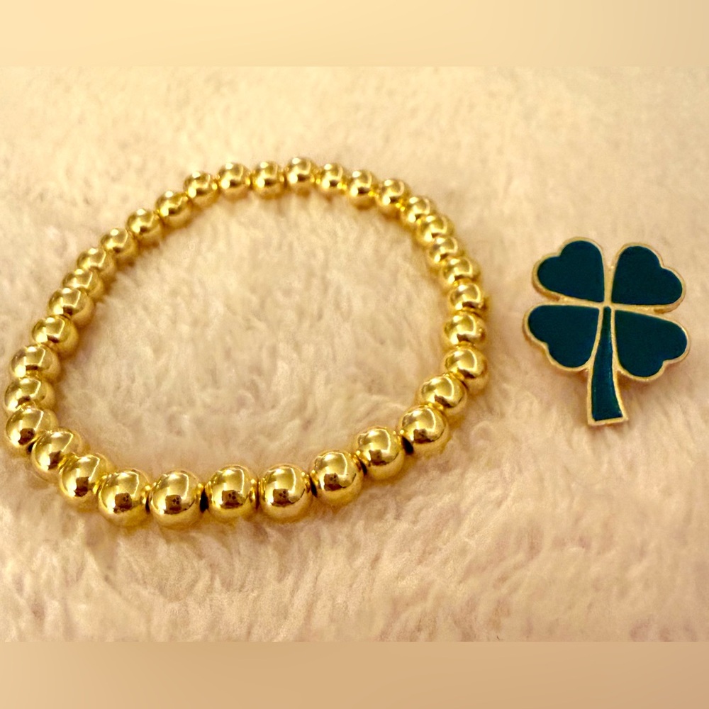 Gold Beaded Bracelet with Green Clover Charm - Picture 6 of 6